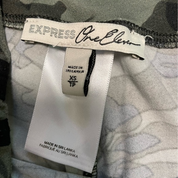 FREE w/ purchase! Express One Eleven camo leggings - Picture 2 of 6